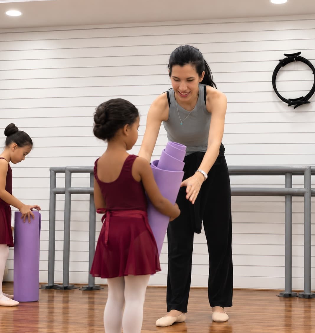 Gabriela Acevedo dando clase