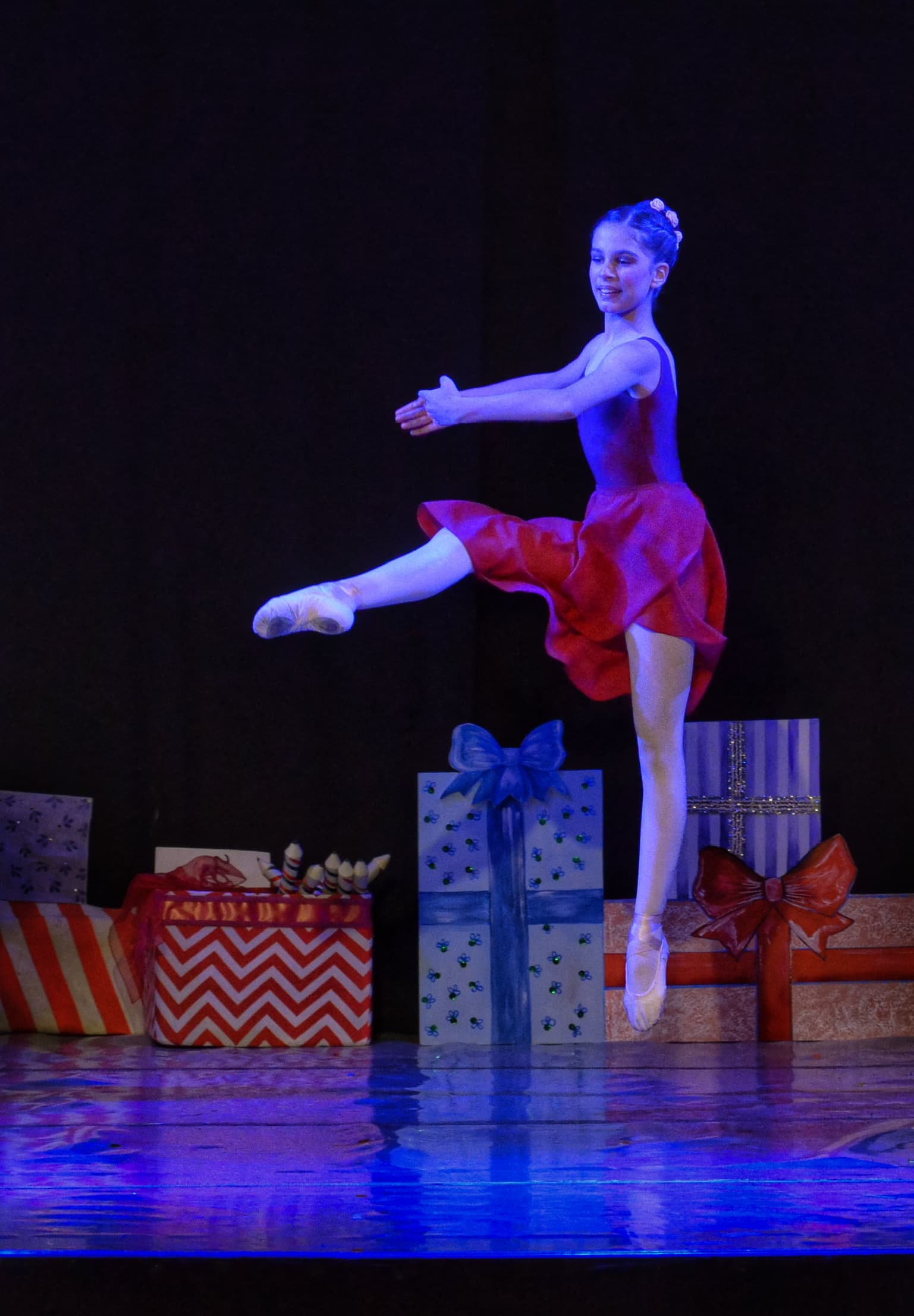 Bailarina solista en función de temática navideña
